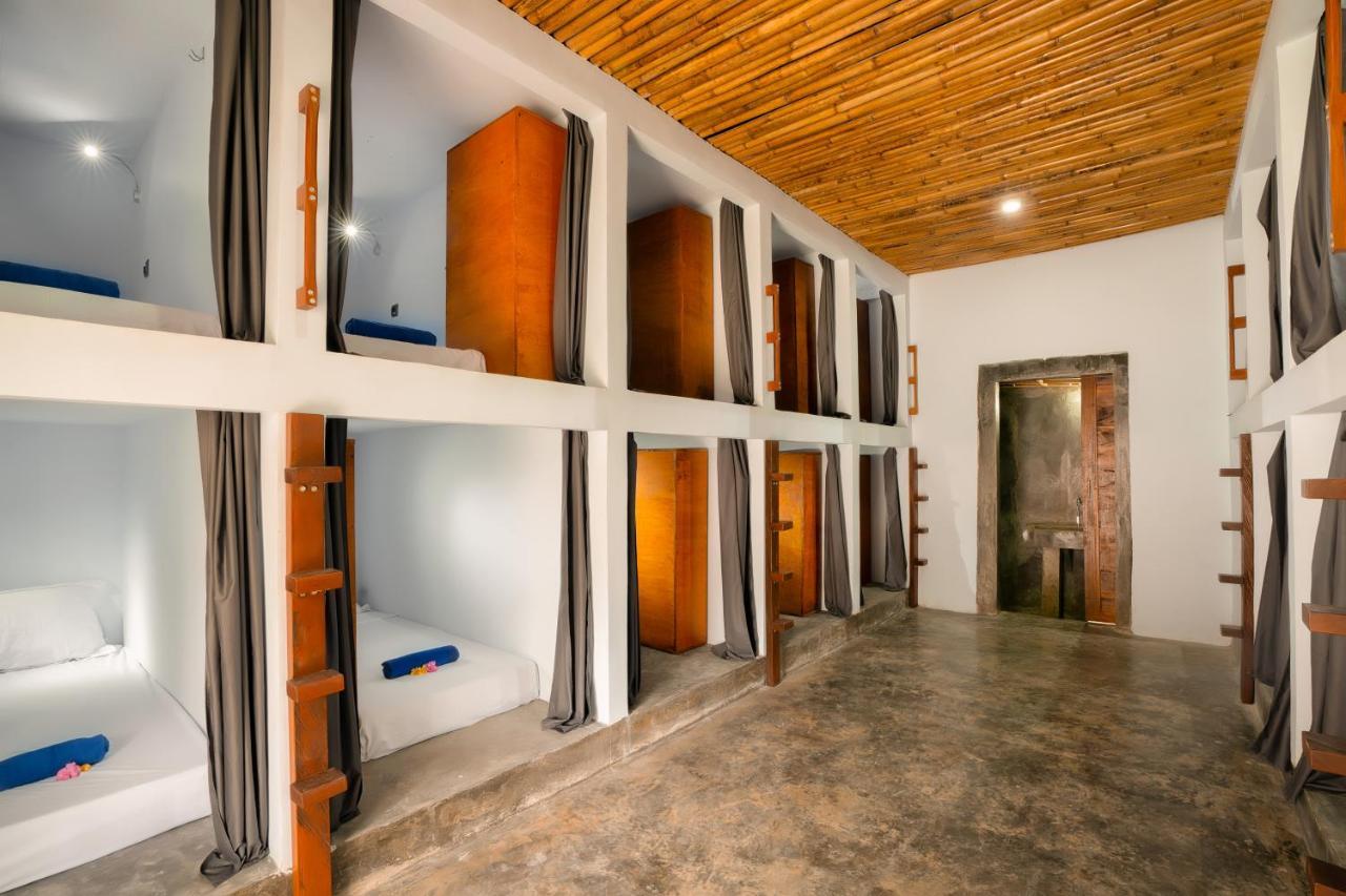 Waiwas Hostel Kuta  ภายนอก รูปภาพ