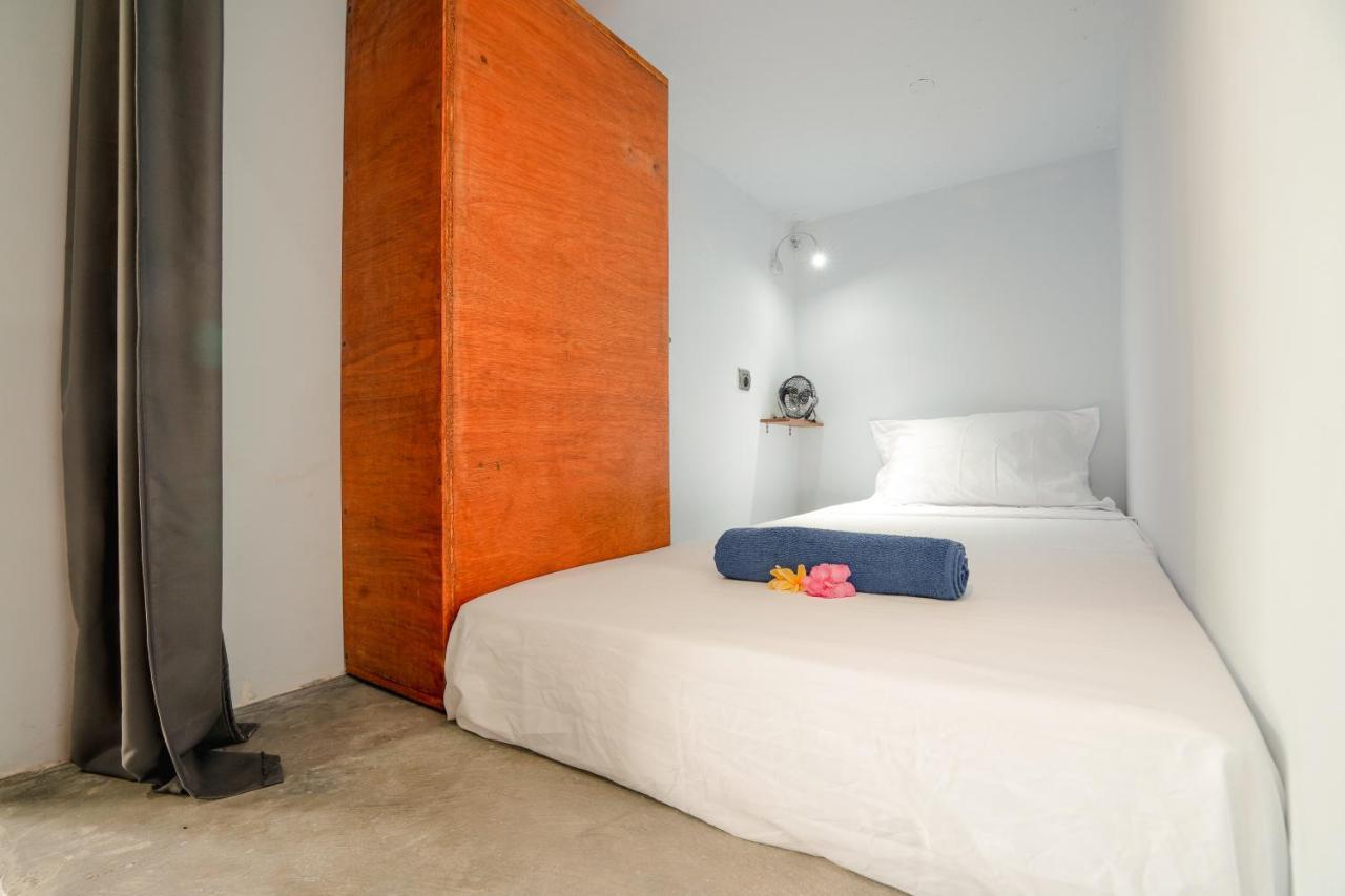Waiwas Hostel Kuta  ภายนอก รูปภาพ