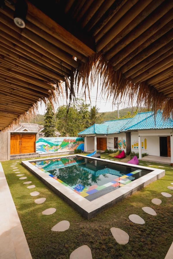 Waiwas Hostel Kuta  ภายนอก รูปภาพ