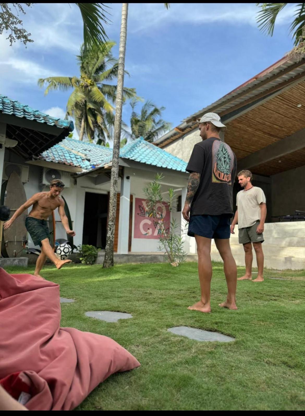 Waiwas Hostel Kuta  ภายนอก รูปภาพ