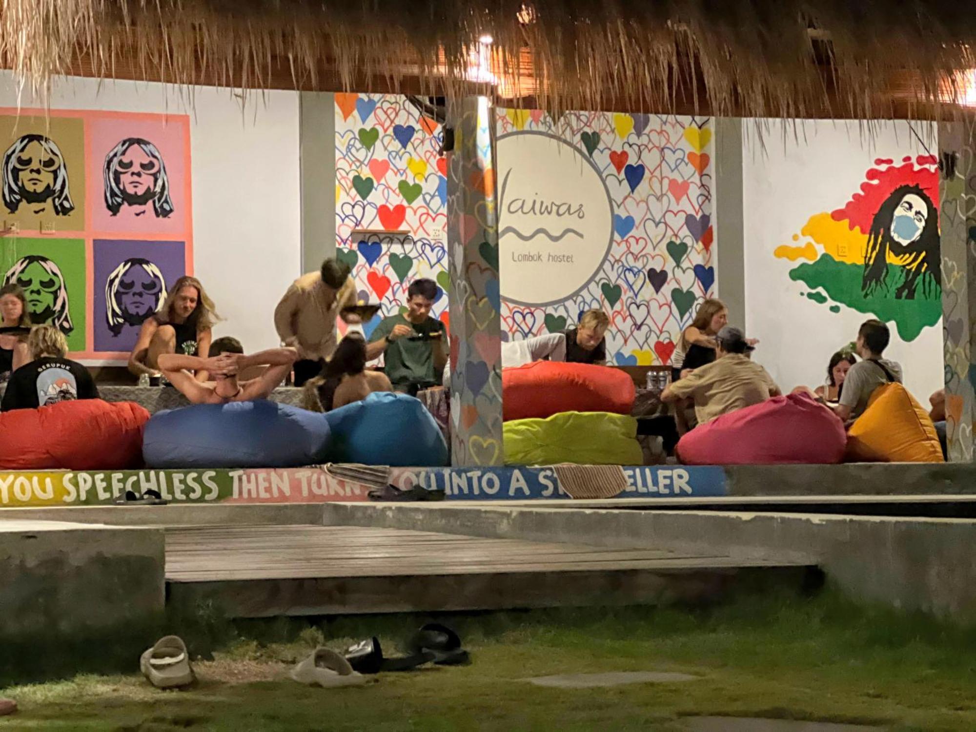 Waiwas Hostel Kuta  ภายนอก รูปภาพ
